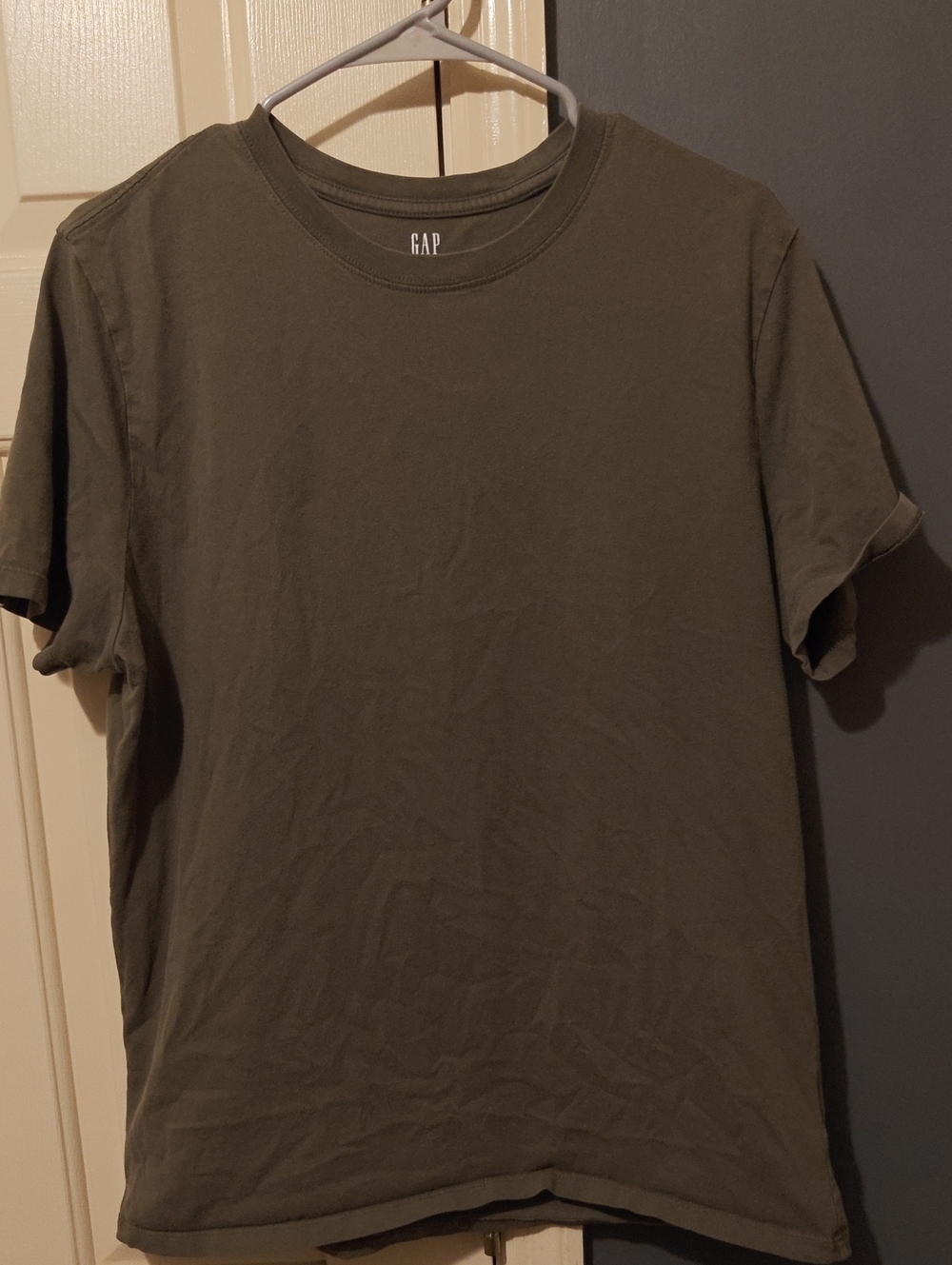 GAP Men’s Olive Green Crewneck Short Sleeve Tee